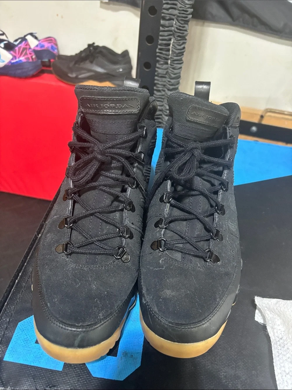 Jordan Mens Black and Gum Mid-Top Boots